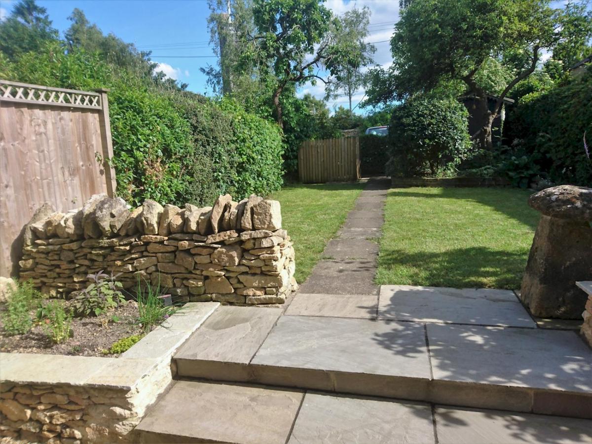 Pass The Keys The Pippins A Cotswold Cottage And Garden Parking Stow-on-the-Wold Dış mekan fotoğraf